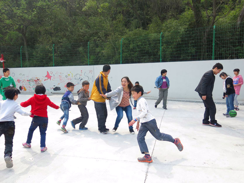 DENAIR a fait l’activité de soins affectueux à la maison du bien-être à Huzhou